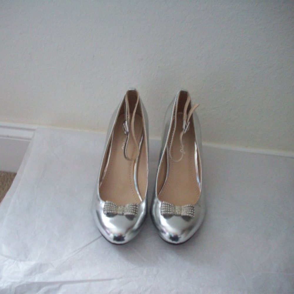 Bamboo Boutique Dress Pump Shoe Silver  6 NEW - Picture 2 of 4